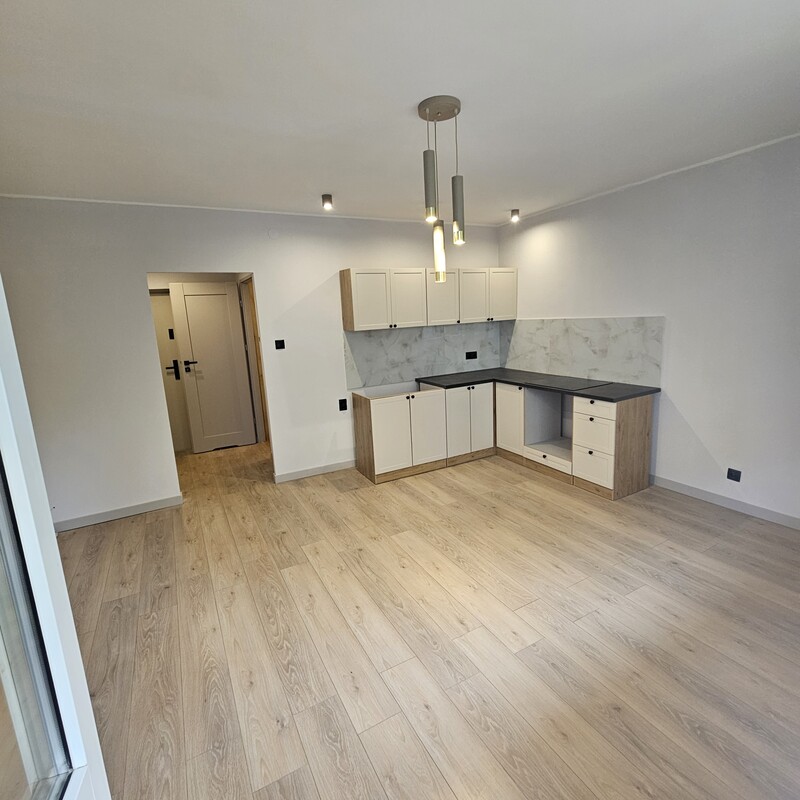 Elbląg 2-pokojowe mieszkanie po remoncie przy Parku Modrzewia! Duży balkon Pierwsze piętro Blok z lat 90 Cena: 337 000
