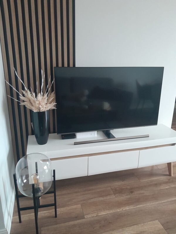 Elbląg Przedmiotem sprzedaży jest szafka Szafka RTV Trava 160x50 - używana stan bardzo dobry,
Parametry:
Wymiary: