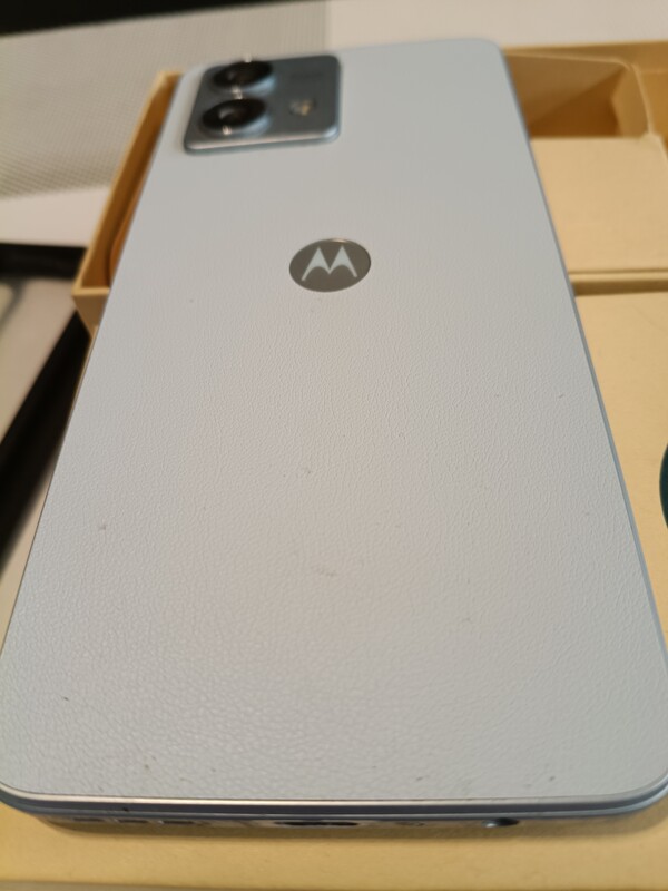 Elbląg SPRZEDAM URZYWANY TELEFON Motorola moto g84 5G z 12 GB pamięci i 256GB pamięci wewnętrznej