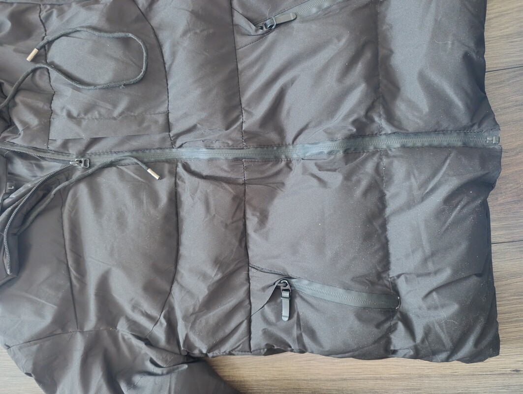 Elbląg Sprzedam czarną kurtkę zimową damska. Stan bardzo dobry. Rozmiar z metki L polecam na M.
Długość 64cm
Od pachy