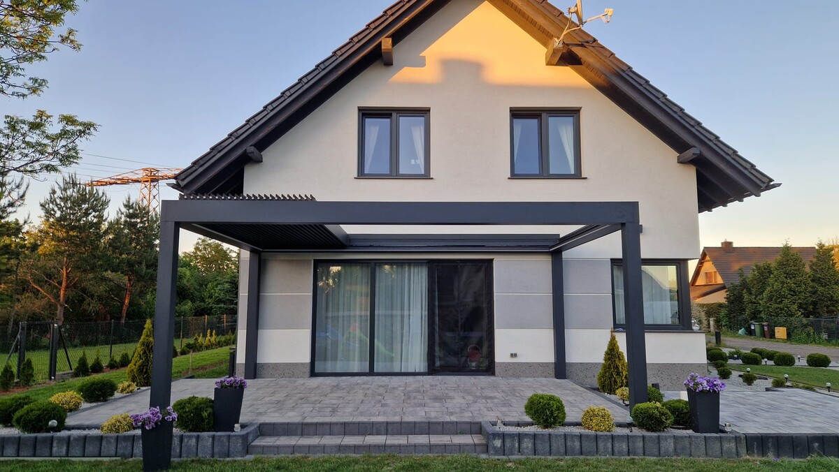 Elbląg REALTAR – Pergole, Zabudowy i Tarasy Aluminiowe Tarasy – praktyczne i przytulne przedłużenie
