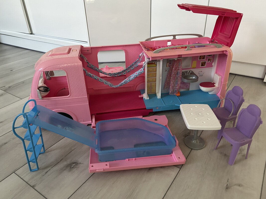 Elbląg Na sprzedaż camper Barbie.
To co widoczne na zdjęciach. Stan również widoczny na zdjęciach.