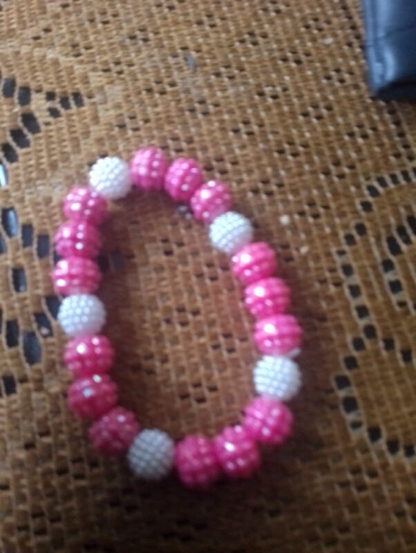 Elbląg Witam koleżanka ma na sprzedaż bransoletki widoczne na zdjęciach może ktoś ma taki gust i będzie zainteresowany