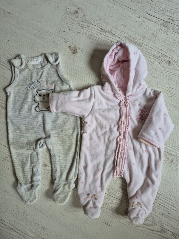 Elbląg Pakiet ubranek dla dziewczynki.
Stan dobry. Ubranka czyste i zadbane.
Rozmiar 50-54.
Polecam.