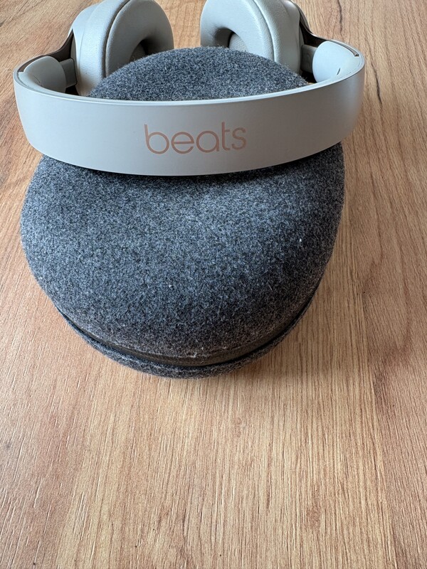 Elbląg Słuchawki Beats Solo Pro składane słuchawki Bluetooth z aktywną redukcją szumu (ANC). Stan wizualny bardzo