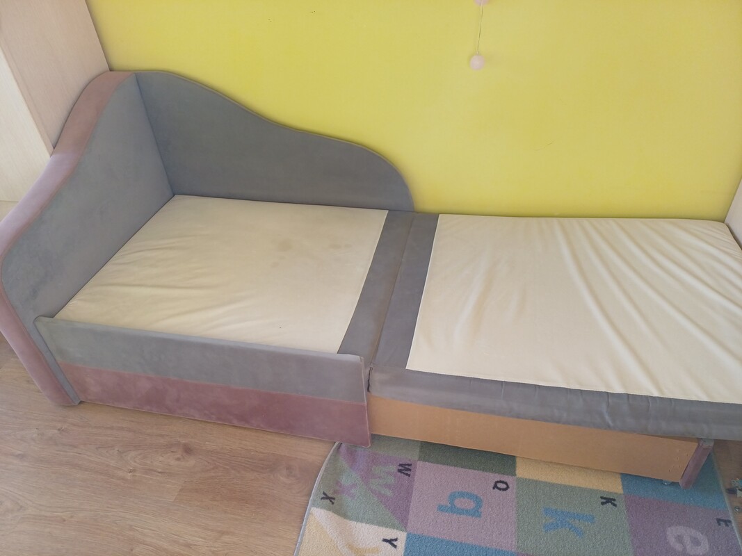 Elbląg Sprzedam 2 łóżka-sofy dziecięce
Mam na sprzedaż dwa łóżka-sofy dziecięce:
Łóżko-sofa dla dziewczynki
*
