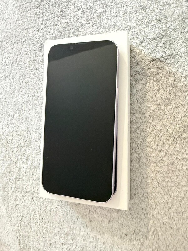 Elbląg Sprzedam iPhone 14,128G w stanie idealnym, jedynie w prawym górnym rogu delikatne zadrapanie (widoczne na
