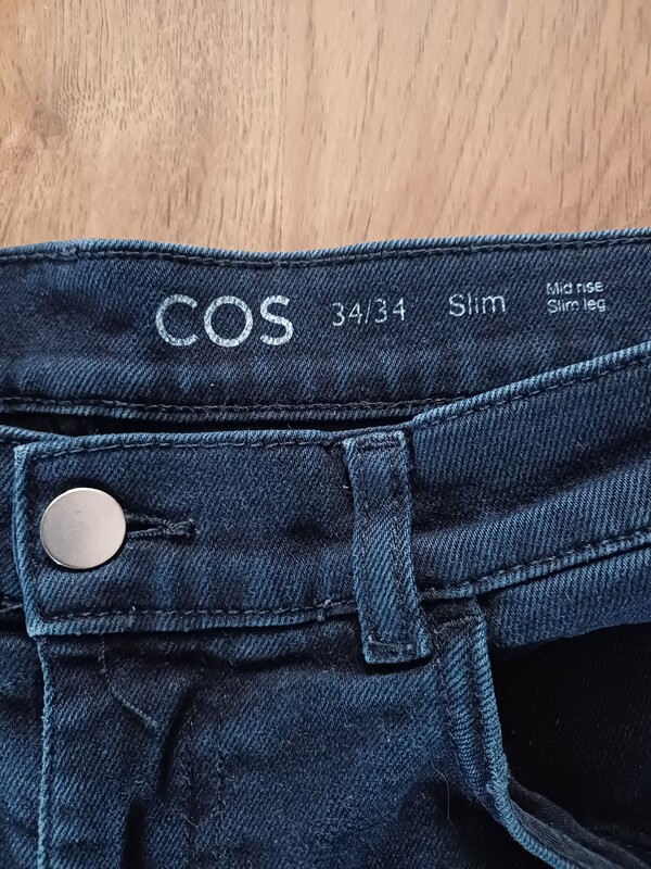 Elbląg Spodnie męskie jeansowe COS marka premium, rozmiar 34/34 lub L, kolor ciemny granat, stan idealny