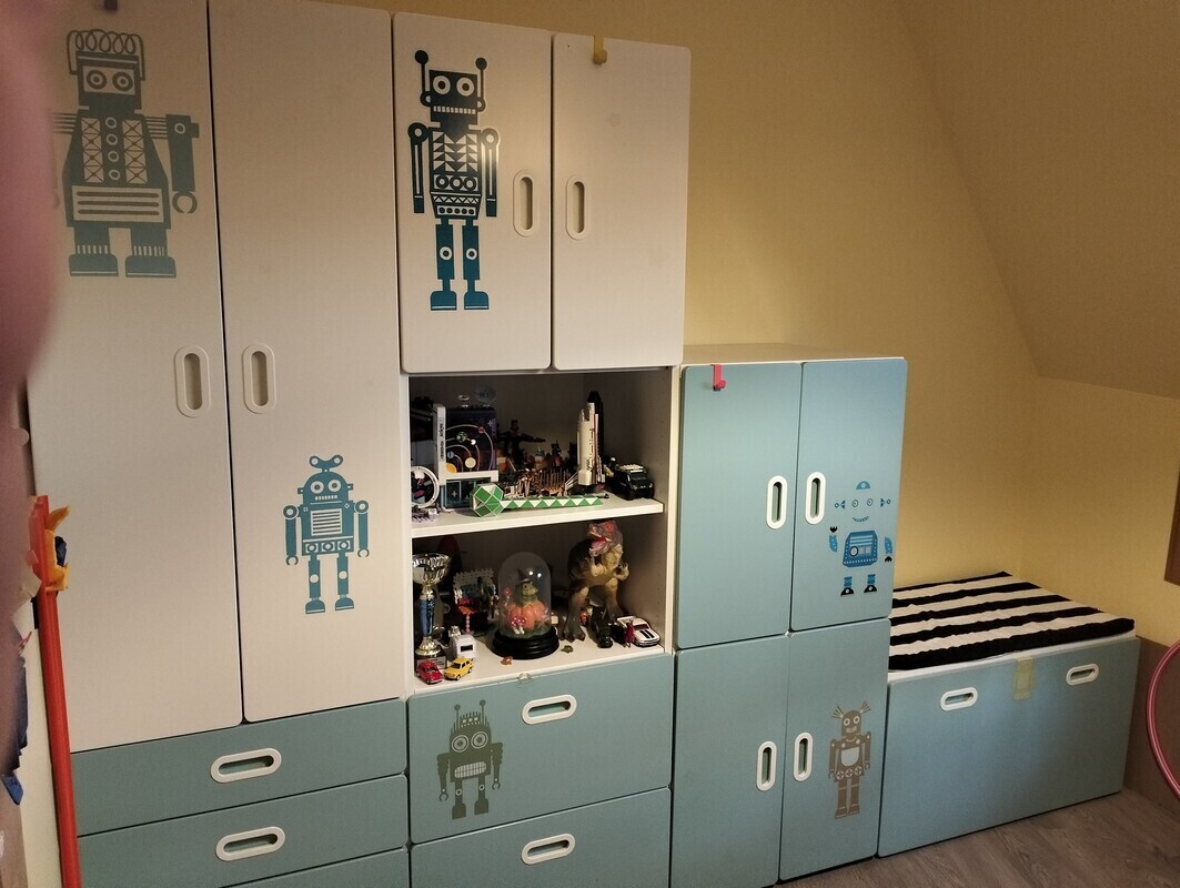 Elbląg Sprzedam komplet mebli z IKEA STUVA Naklejki z mebli można w prosty sposób usunąć.