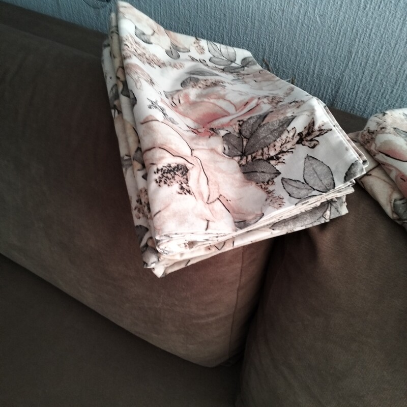 Elbląg Sprzedaż 2 kompletów pościeli ( 2 poszwy i 4 poszewki z zamkami, w stanie bardzo dobrym z bawełny.