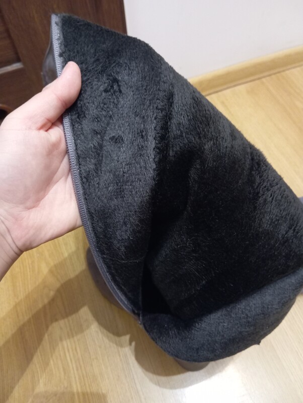 Elbląg Kozaki za kolano na słupku
Rozmiar z metki to 38 polecam bardziej na 37