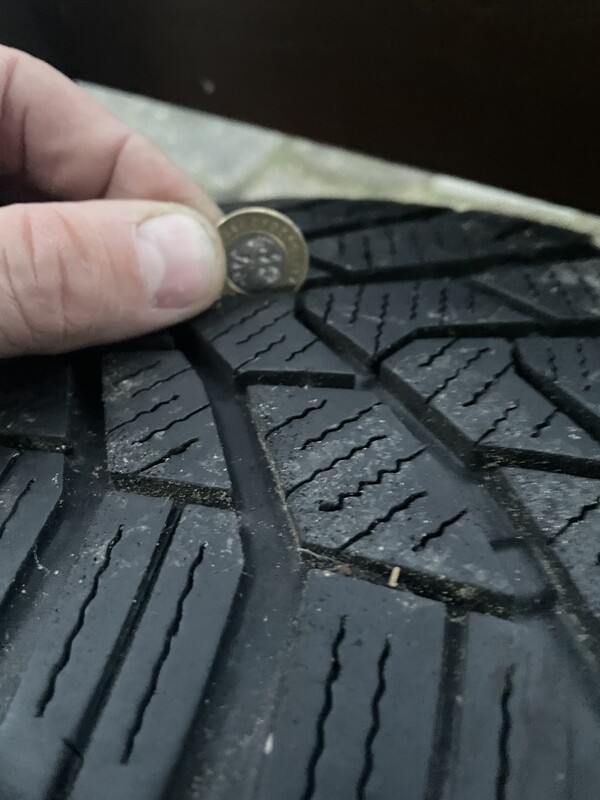 Elbląg Sprzedam koła 5x112 z oponami zimowymi 205/55/16 zamontowane były na passat b6.cena 150zl
Dwie opony spoko i