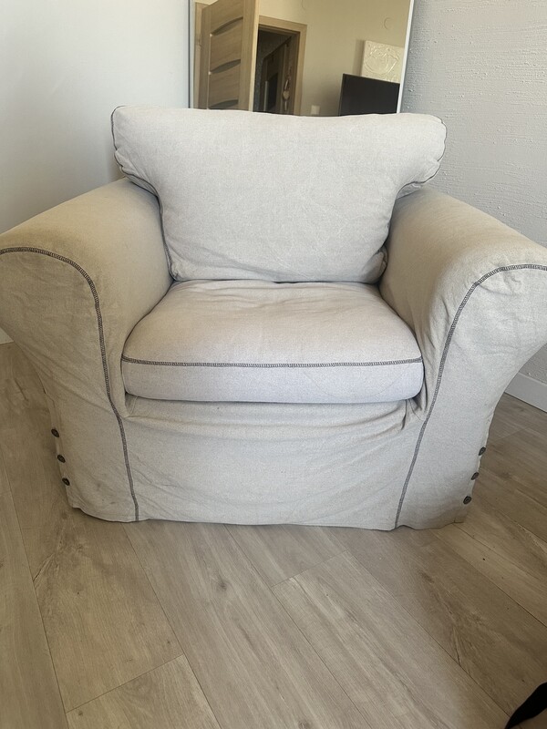 Elbląg Witam, do sprzedania mam fotel z Ikea, stan dobry, pokrowce są zdejmowane, można je prać w pralce, boki fotelu