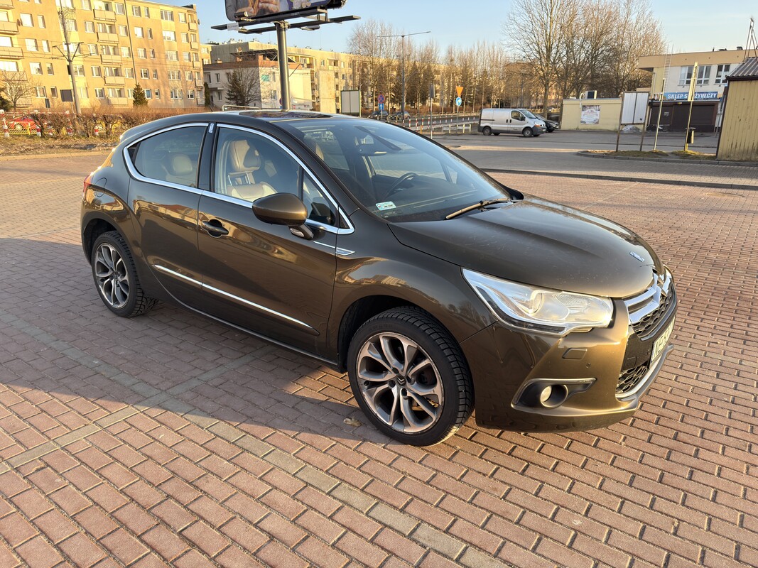 Elbląg Witam, Na sprzedaż mam samochód Citroen DS4 z 2011r. (data pierwszej rejestracji 2012), SoChic w wersji
