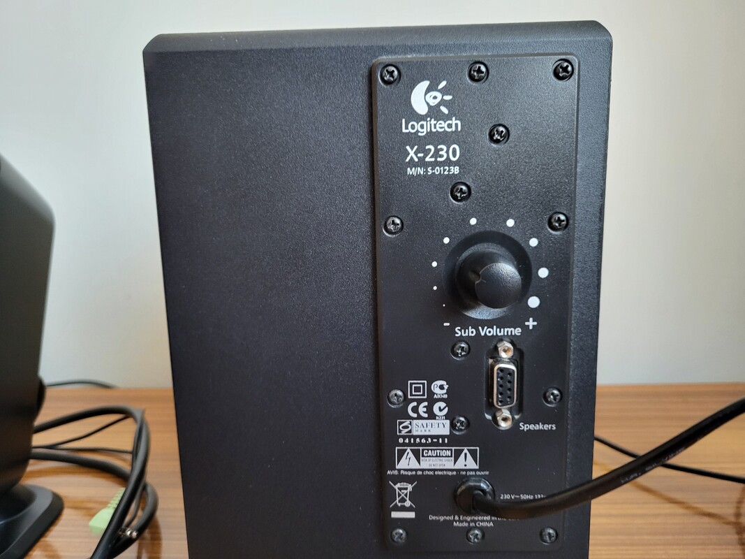 Elbląg Mam na sprzedaż używane głośniki Logitech X-230. Głośniki są sprawne, noszą ślady normalnego użytkowania,