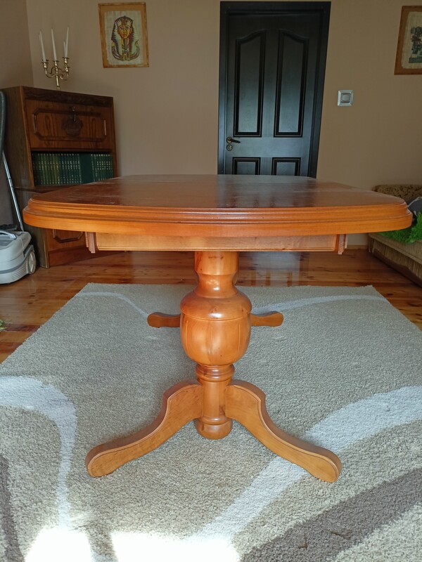 Elbląg Sprzedam stół rozkładany z 6 krzesłami wszystko w bardzo dobrym stanie. Wymiary stołu to 180/86 a po rozłożeniu