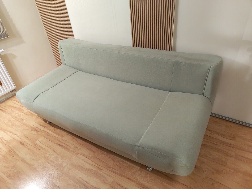 Elbląg Sprzedam kanapę jak na zdjęciach, rozkładana, z pojemnikiem na pościel. Kanapa w dobrym stanie, powierzchnia