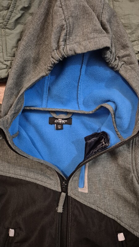 Elbląg Kurtki dla chłopca 4 sztuki: - kurtka softshell rozmiar 122/128 - kurtka softshell rozmiar 122 firmy Sinsay -
