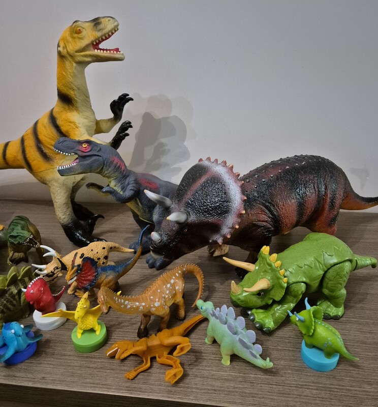 Elbląg Dinozaury, małe i duże, gumowe i plastikowe oraz pieczątki.