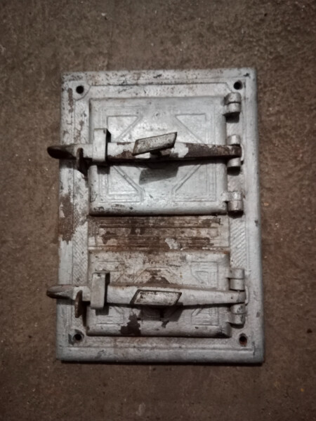 Elbląg Sprzedam drzwiczki żeliwne do pieca kaflowego kompletne. Stan jak nazdjęciachh.
Wymiary całości - 47,5 cm x