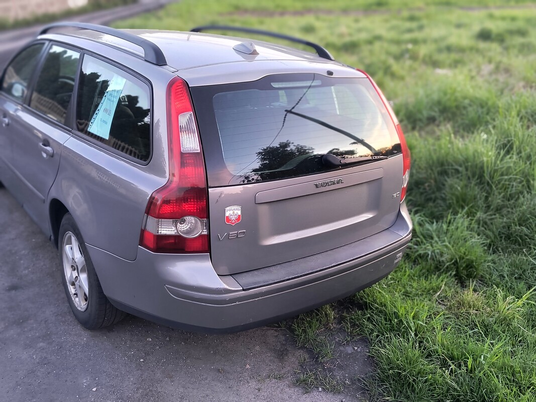 Elbląg Sprzedam Volvo V50 1.6 d wszystko sprawne nawet klimatyzacja zawieszenie w bardzo dobrym stanie zero wycieków 2
