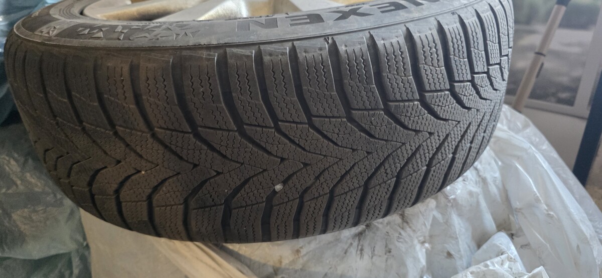 Elbląg Sprzedam Alufelgi z Toyoty Avensis z Oponami Zimowymi 4szt po dwóch sezonach stan bdb. Wszystkie takie same.