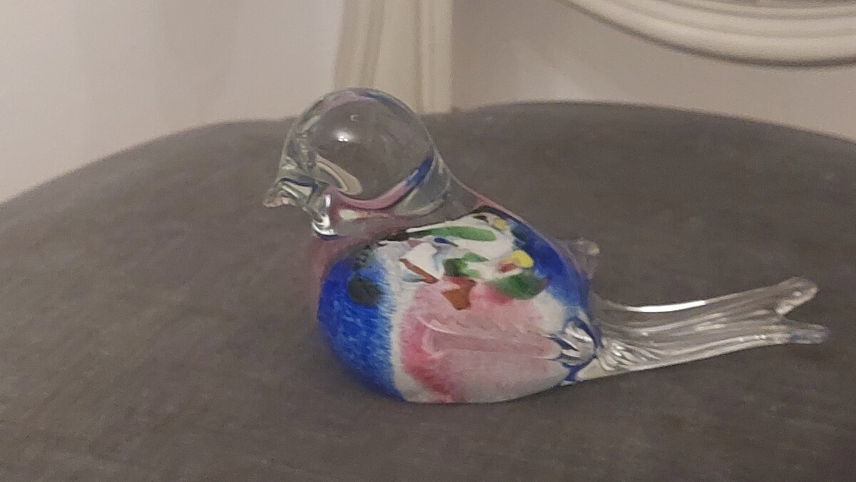 Elbląg Ptaszek z kolorowego szkla w stanie idealnym.