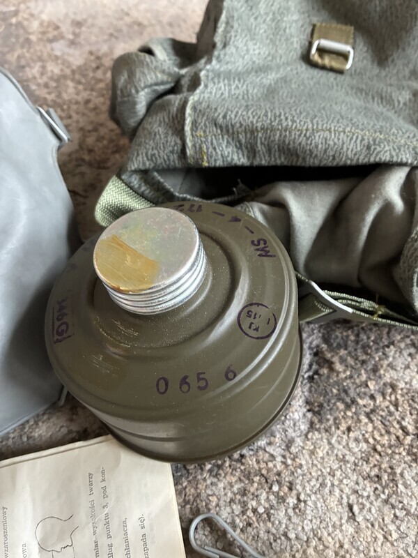 Elbląg Sprzedam dwie maski przeciwgazowe nowe. Posiadaja pokrowce oraz filtry. Cena do uzgodnienia.