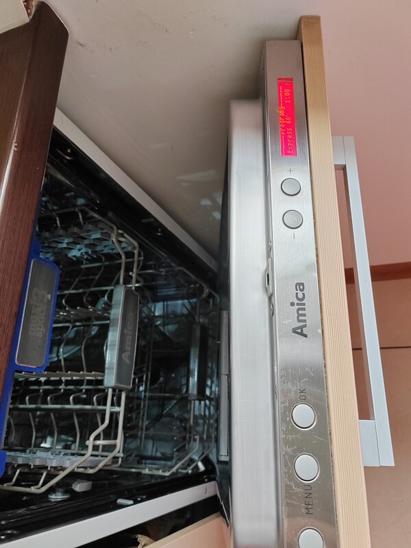 Elbląg Zmywarka do zabudowy marki Amica o szerokości 45 cm. Sprzęt używany. Szuflada na sztućce, krótki 60 min pełen