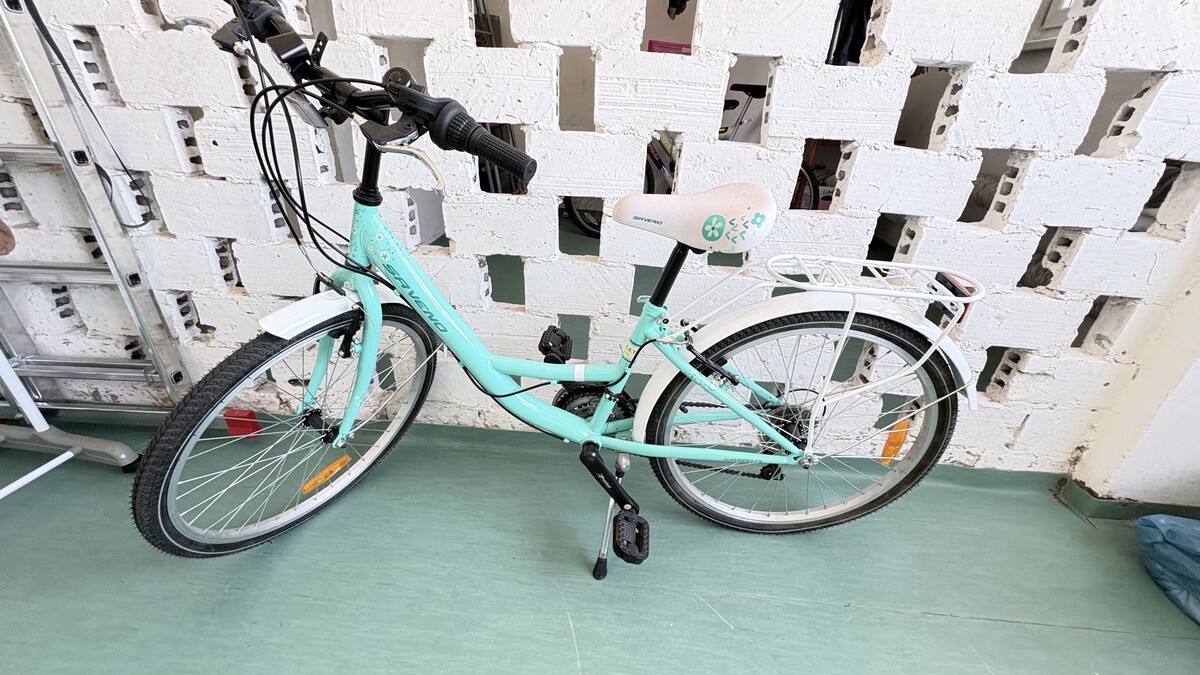 Elbląg Witam mam do sprzedania rower z kołami 24 cale raczej dla dziewczynki ale kolor ogólnie do zaakceptowania chyba