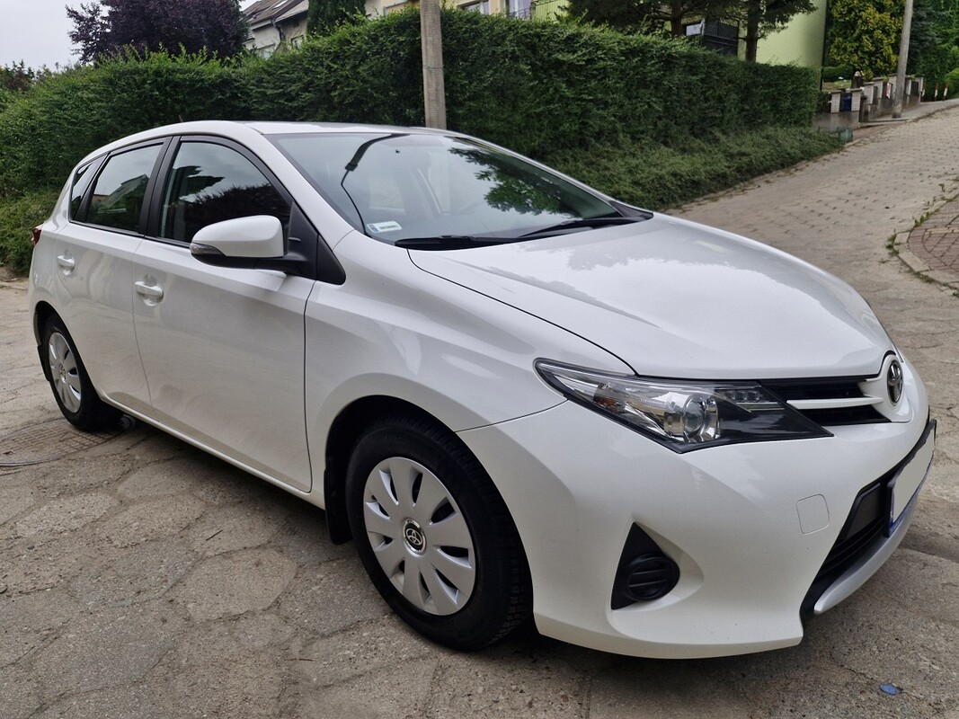 Elbląg Toyota Auris1.4 DieselModel 2016KlimatyzacjaŚwiatła LEDKupiona w Polskim Salonie