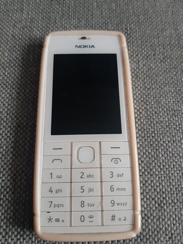 Elbląg Nokia 515 + ładowarka + słuchawki + 2 etui Sprzedam używany telefon Nokia 515 w stanie idealnym, bez żadnych