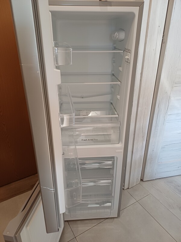 Elbląg SPRZEDAM NOWĄ LODÓWKĘ FIRMY CANDY, stan bardzo dobry. Idealna do małego mieszkania, bardzo cicha i ekonomiczna.