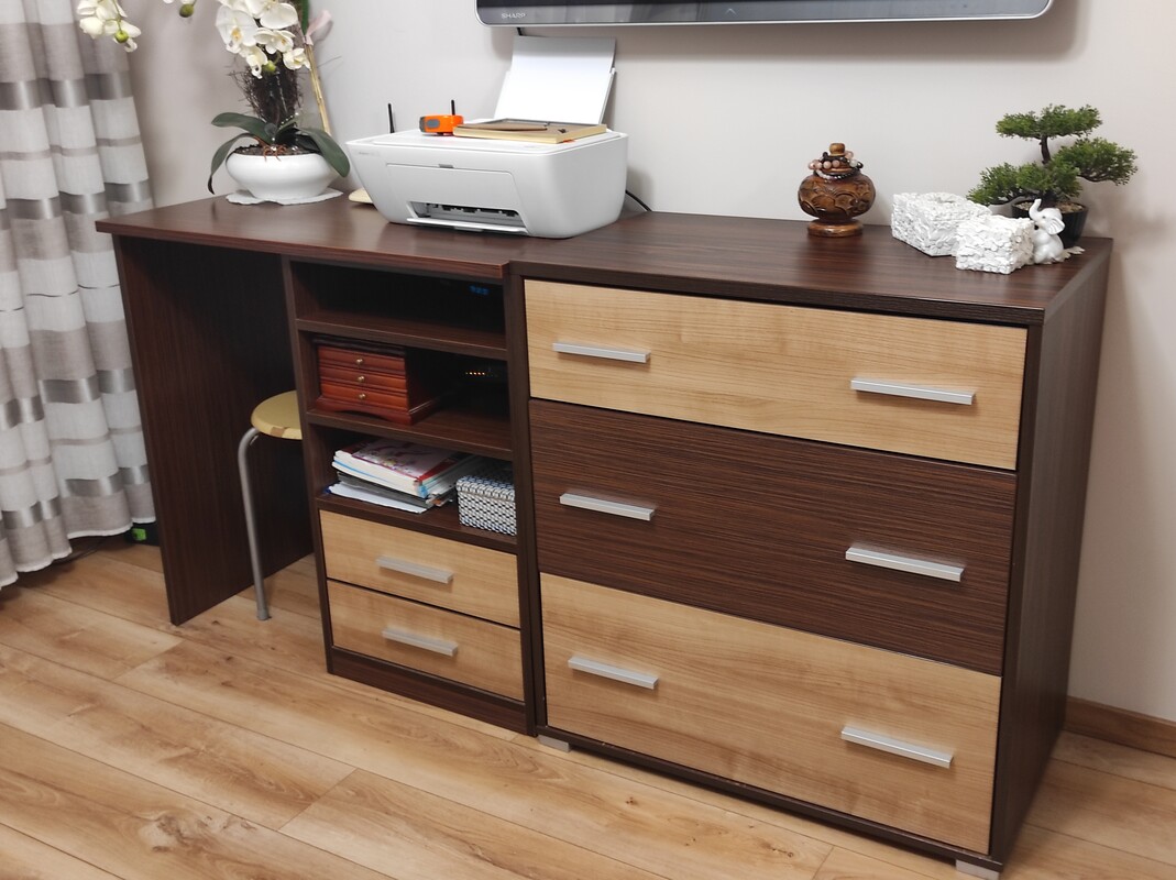 Elbląg SPRZEDAM MEBLE DO SYPIALNI
- szafa 3-drzwiowa szer.2m, gł.0,6 m, wys.2 m (2części z górną półką i drążkiem, 1