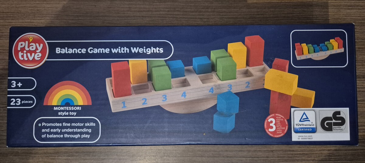 Elbląg Drewniana zabawka edukacyjna firmy Play Tive - nauka porównywania ciężaru na szali.
Po jednym dziecku, stan