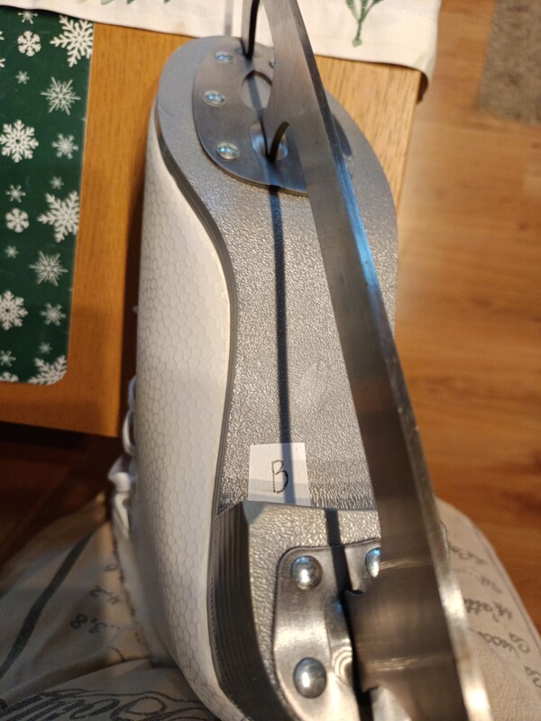 Elbląg Sprzedam łyżwy w b. dobrym stanie. Wkładka 27cm. Jak nowe