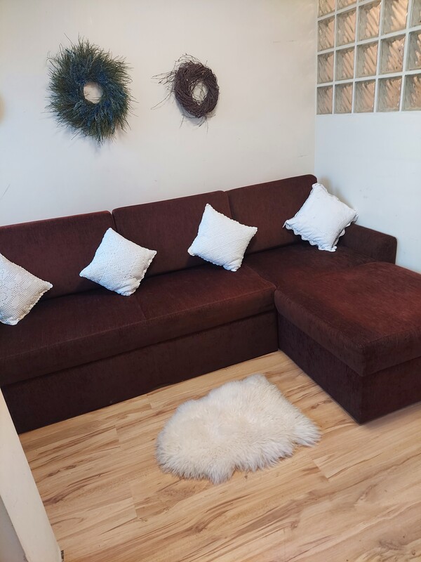 Elbląg Pilnie sprzedam dużą rogówkę ( remont) wykonana na zamówienie kolor czekoladowy. Cena podlega lekkiej