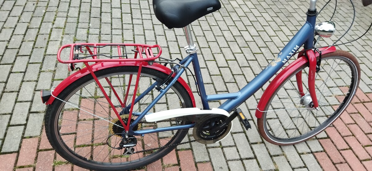 Elbląg Rower damka na kołach 28,aluminiowy- lekki. (Przednie koło nowe wraz z dętką i oponą z dynamem w piaście