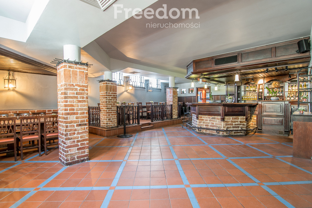 Elbląg FREEDOM NIERUCHOMOŚCISprzedam lokal użytkowy - Elbląg, Stary Rynek. Wyjątkowy lokal inwestycyjny przy Starym