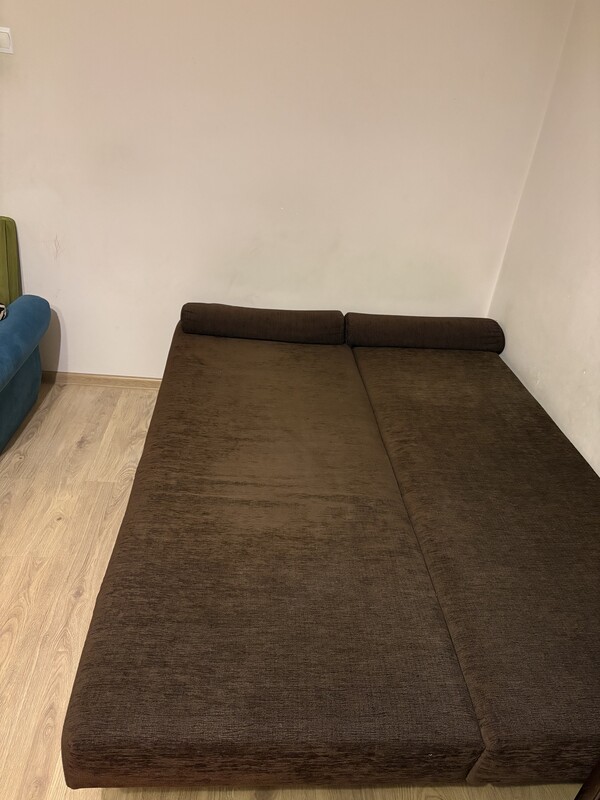 Elbląg Sprzedam wersalkę (sofa) z dwoma fotelami.
Wymiary wersalki po rozłożeniu: 1400x1900
Cena 300zl.