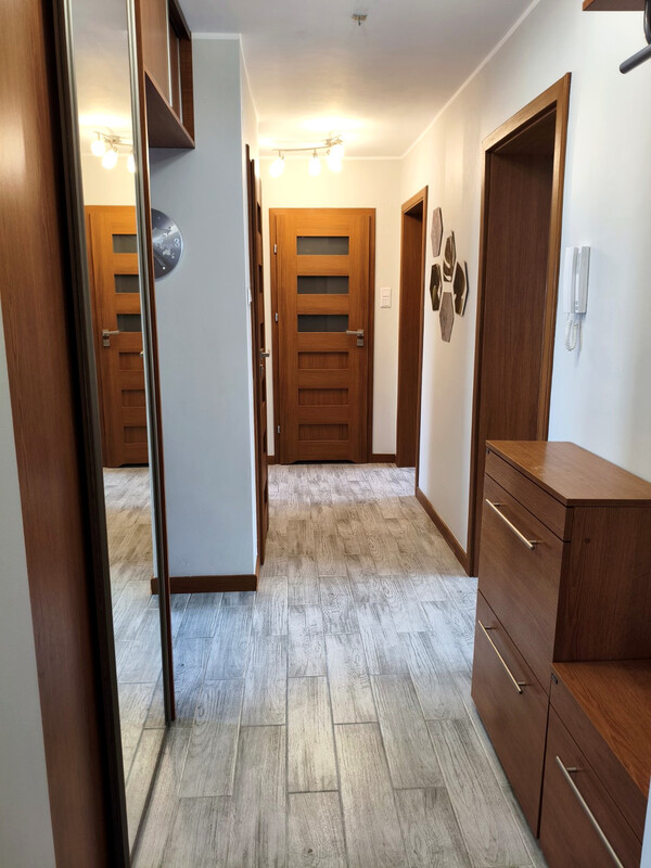 Elbląg Przestronne, umeblowane mieszkanie 3-pokojowe – 63 m², duży balkon i piwnica | Elbląg