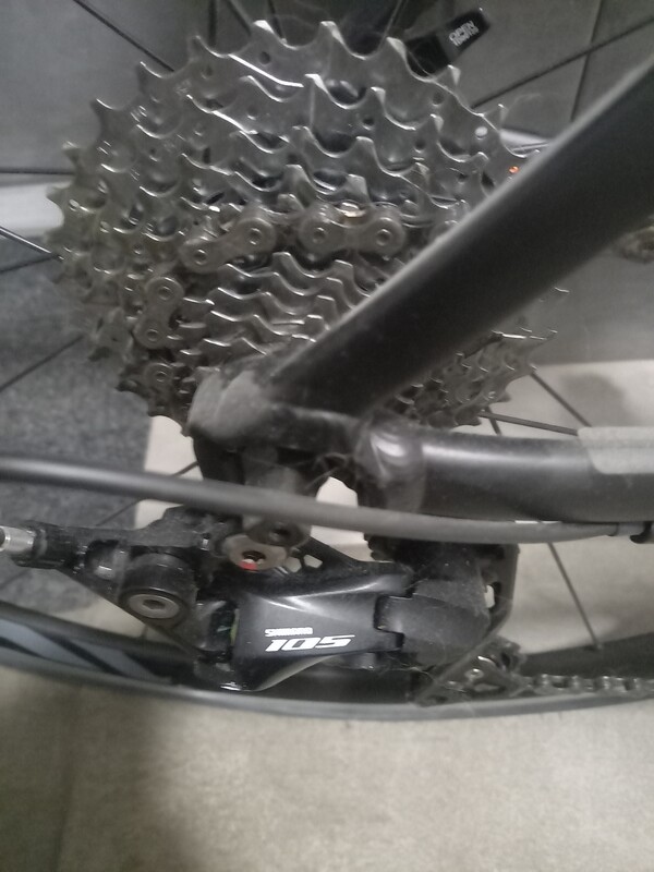 Elbląg Rower szosowy VANRYSEL EDR SHIMANO 105.
Przedni widelec Karbon. Bardzo lekki. Rama rozmiar L.
Kolor: Czarny