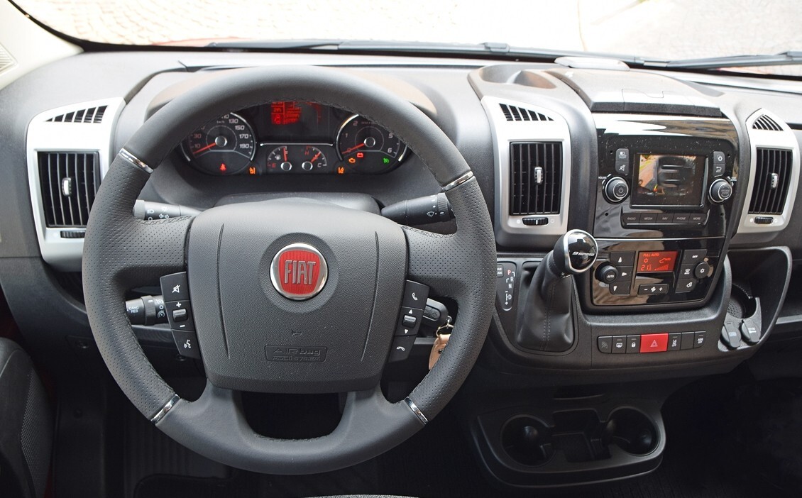 Elbląg 🚐 Wynajem busów – komfortowe i nowoczesne pojazdy w atrakcyjnych cenach! 🚐