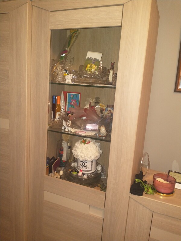 Elbląg Sprzedam szafę witrynę słupek komodę z lewej i prawej strony szafka pośrodku 3 szuflady oraz szafkę