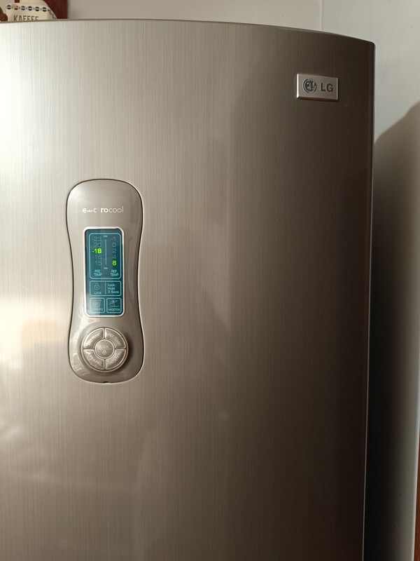Elbląg Sprzedam lodówke z zamrażarką i kostkarką do lodu firmy LG Electrocool, Wymiary szer.60 wys.179cm. Odbiór