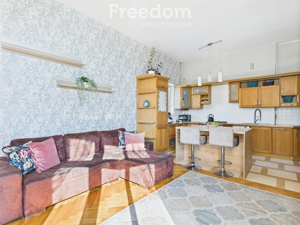 Elbląg FREEDOM NIERUCHOMOŚCISprzedam mieszkanie - Elbląg, Królewiecka. Na sprzedaż przestronne mieszkanie o