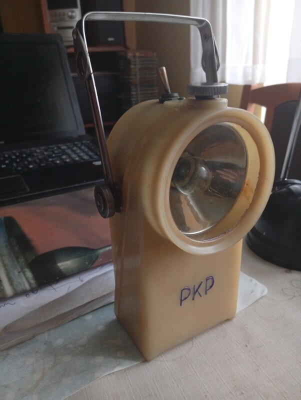 Elbląg sprzedam zabytkowa lampę PRL konduktorska na akumulator  stan bardzo dobry kompletna do kolekcji lub  wystroju