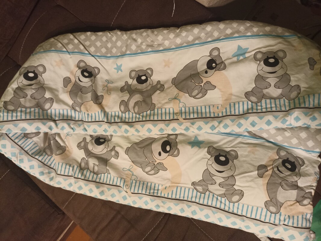 Elbląg Zestaw do łóżeczka dla dziecka. Poduszka, kołdra, 2 powłoczki pasujące, 2 ochraniacze do łóżeczka, moskitiera i