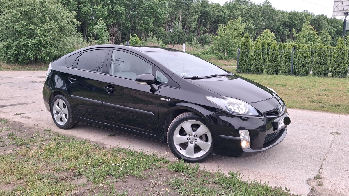 Elbląg Sprzedam Toyota Prius 3 1.8 99KM Hybrid 2009r. Sprowadzona Zarejestrowana Garażowana Czarna Alu17 Skóra Navi
