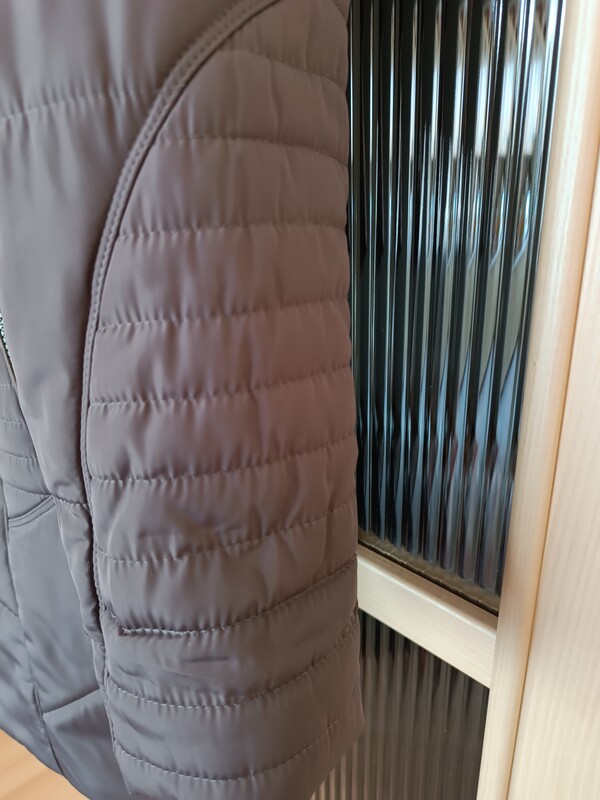 Elbląg Sprzedam jeden raz założoną damską kurtkę zimową w rozmiarze 44 /okazała się za duża wymiarowo/. Kolor